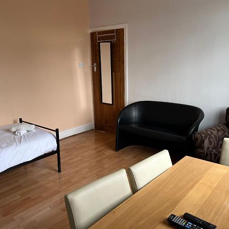 2 Bedroom Apartment, 5 Minutes From City Centre ニューカッスル・アポン・タイン エクステリア 写真