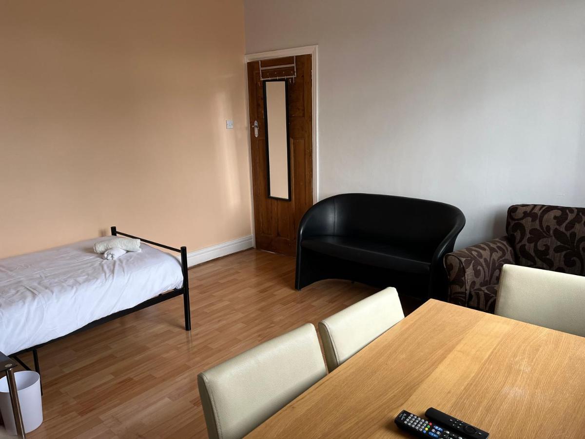2 Bedroom Apartment, 5 Minutes From City Centre ニューカッスル・アポン・タイン エクステリア 写真